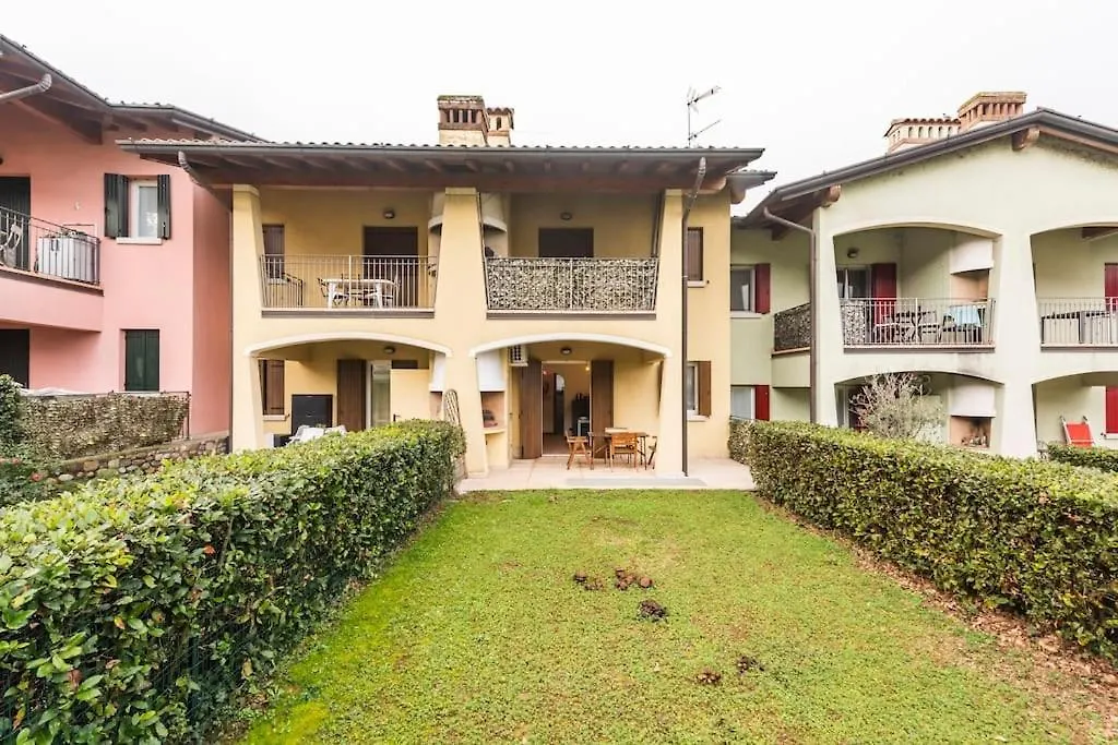 Limone Apartment - Featuring A Private Garden And Access To A Pool Barcuzzi Italy