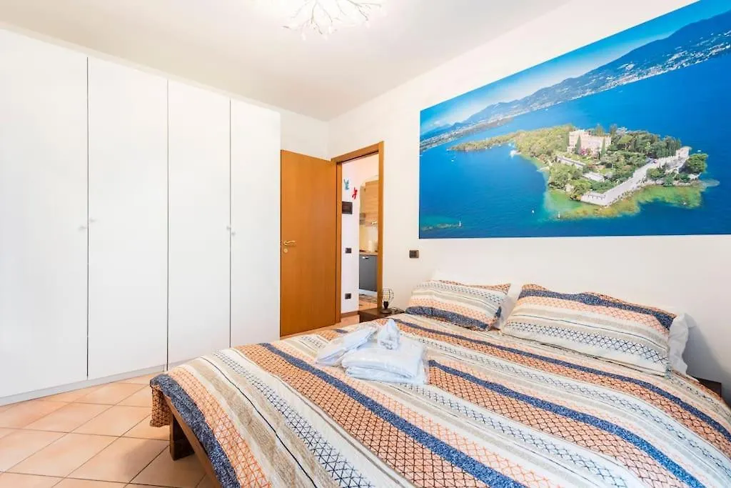 Limone Apartment - Featuring A Private Garden And Access To A Pool Barcuzzi 0*,  Italy