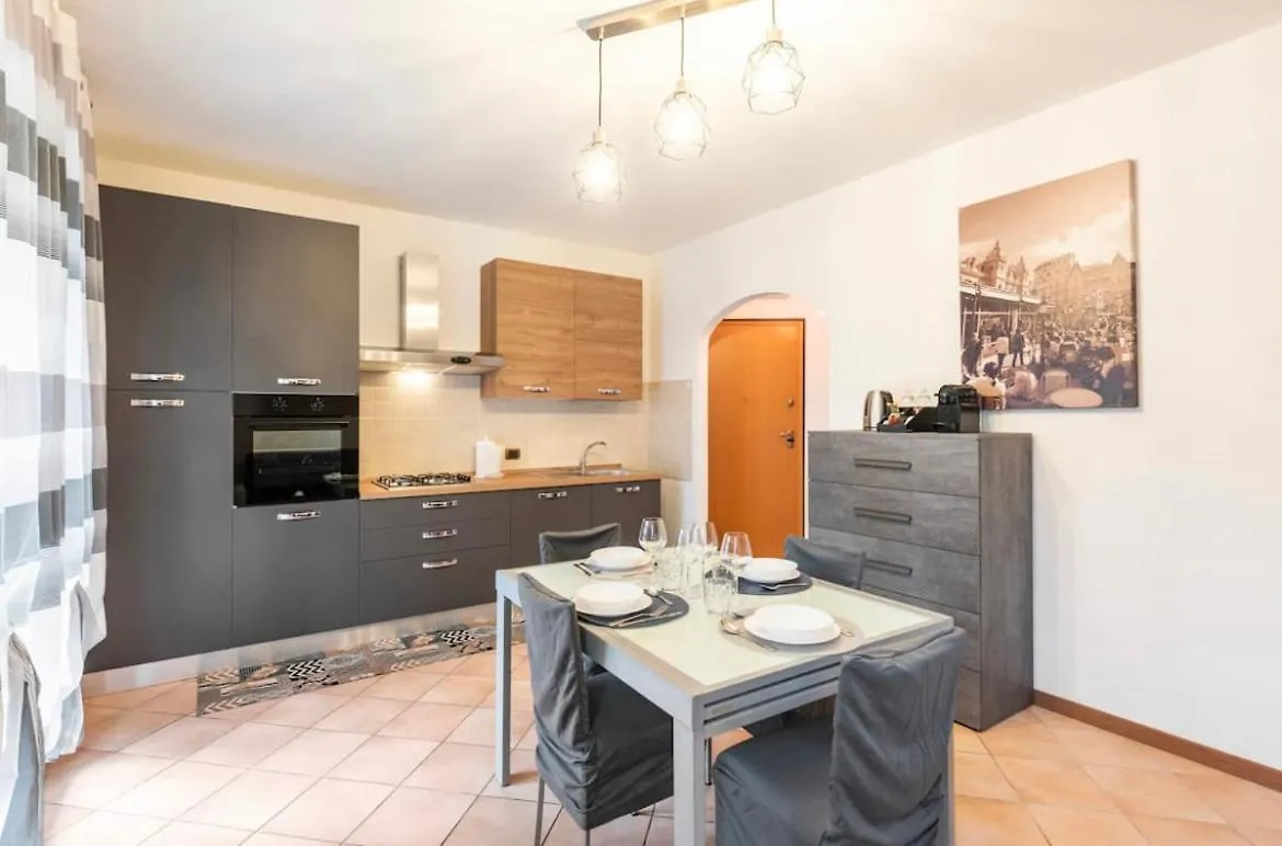 Limone Apartment - Featuring A Private Garden And Access To A Pool Barcuzzi 0*,  Italy